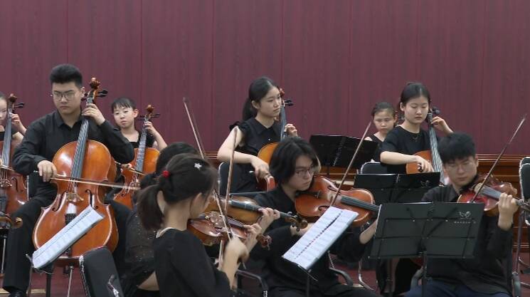 潍坊市潍城区：文化大餐进乡村 军歌嘹亮庆“八一”