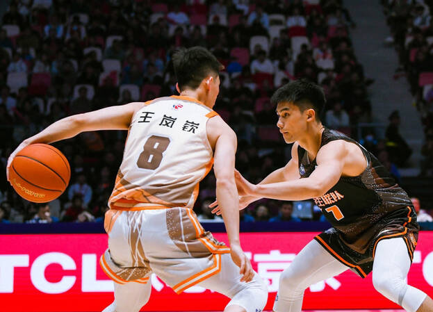 cba全明星星锐赛，潍坊王岚嵚首发出场