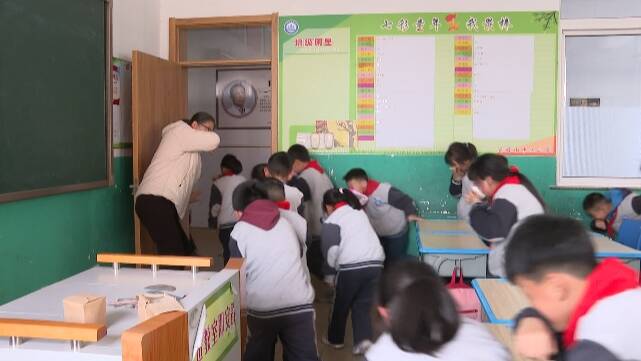 潍坊市潍城区：消防安全应急演练进校园 提升师生应急避险能力