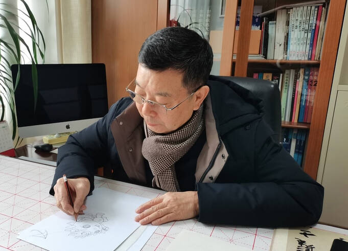 第32次，他为潍坊国际风筝会设计了“盛世金龙”