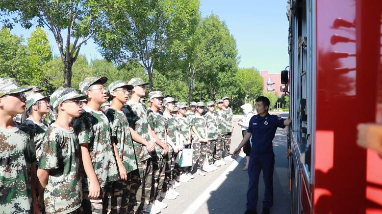 潍坊市坊子区：消防演练护航“开学季” 共同营造平安有序的校园环境